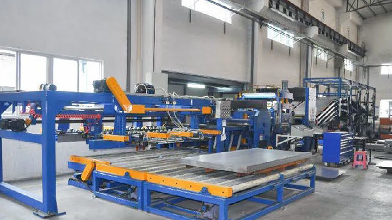 Çelik rulo üretim hatlarına entegrasyon için malzeme elleçleme ekipmanı